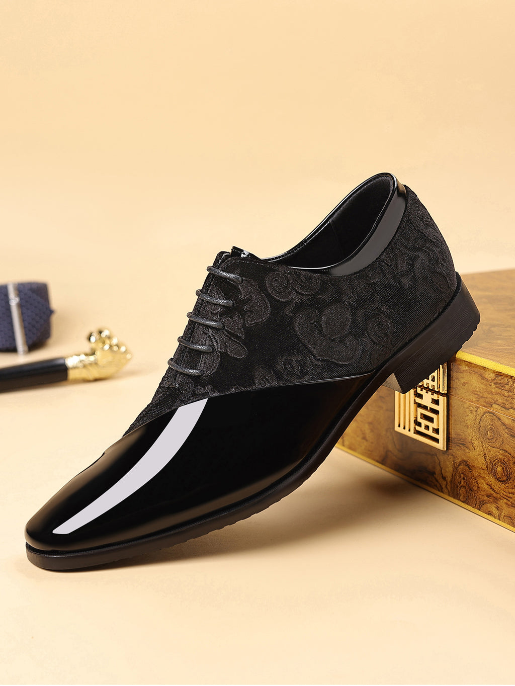 Business Shoes in Glossy Leather