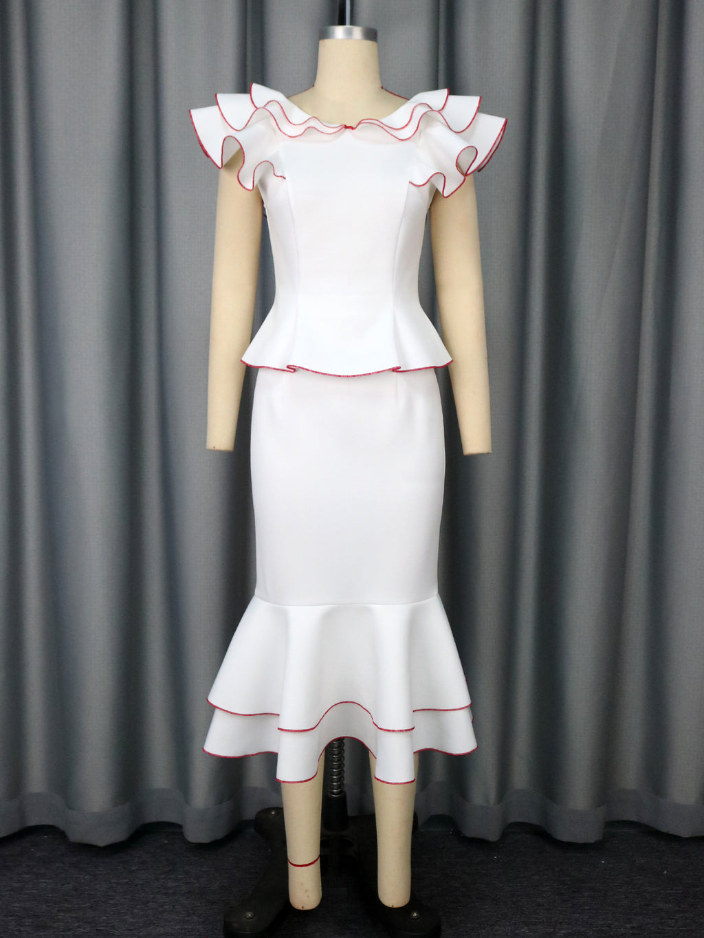 Conjunto de top con volantes y falda de sirena